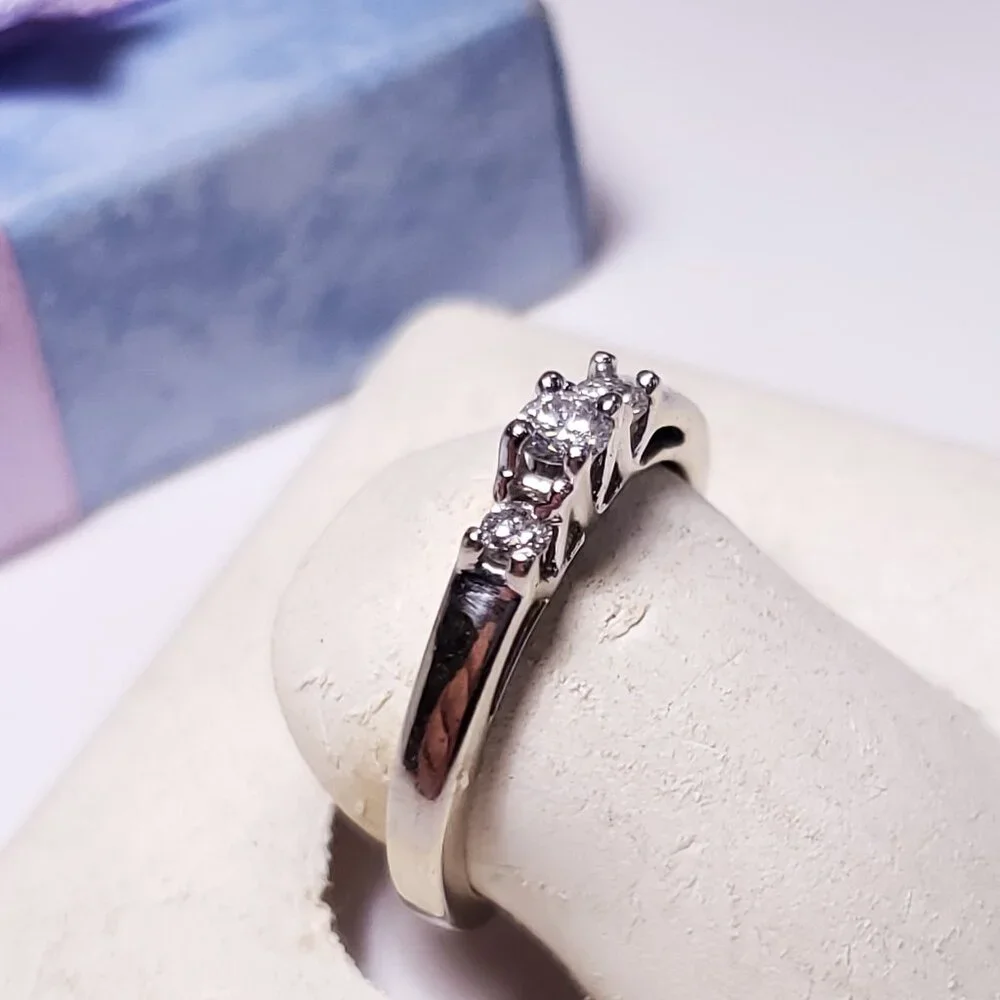 Estate .25ctw Natural Diamond Past Present Future 14Kt WG Anniversary Ring#20850 - Picture 2 of 6